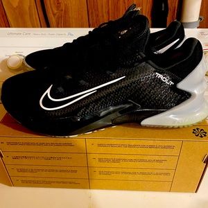 Nike Force Zoom Trout. Size: 9. Color: Black